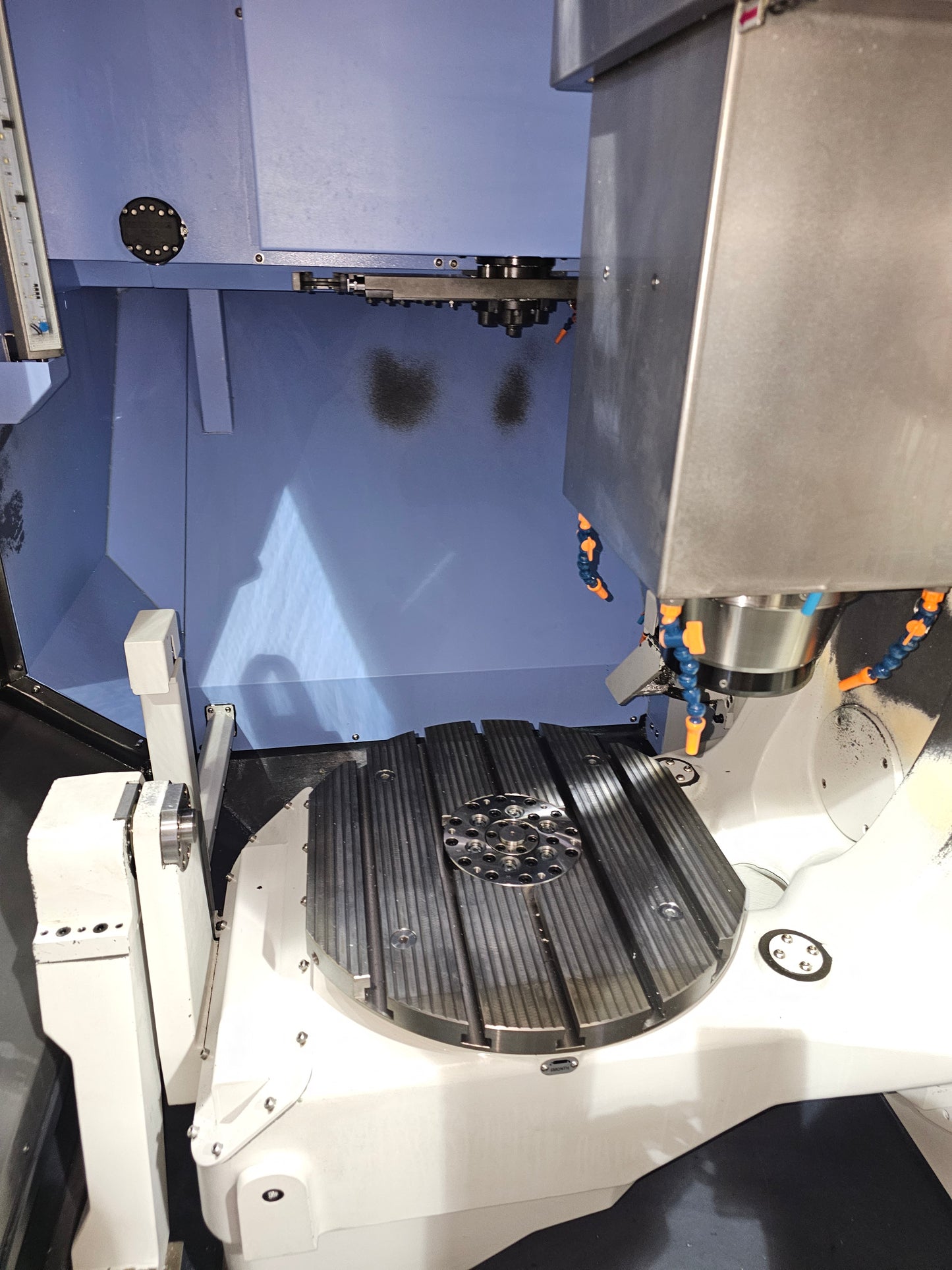 Doosan DVF 5000 - 5th Axis Vertical Machining Center - 2020 (694 Hours)
