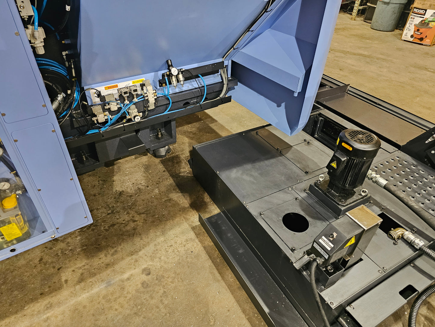 Doosan DVF 5000 - 5th Axis Vertical Machining Center - 2020 (694 Hours)