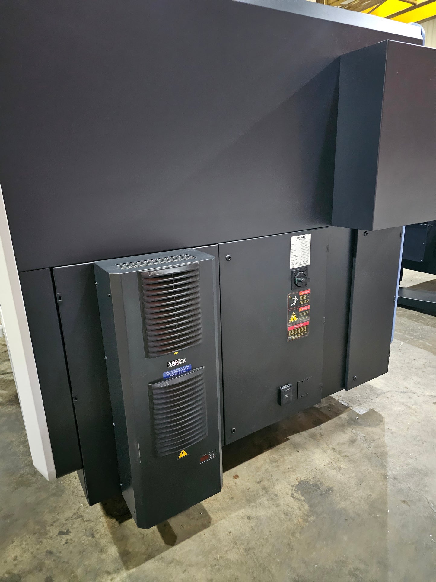 Doosan DVF 5000 - 5th Axis Vertical Machining Center - 2020 (694 Hours)
