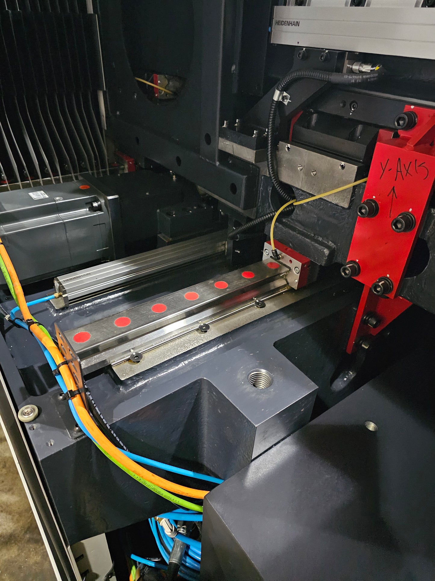 Doosan DVF 5000 - 5th Axis Vertical Machining Center - 2020 (694 Hours)
