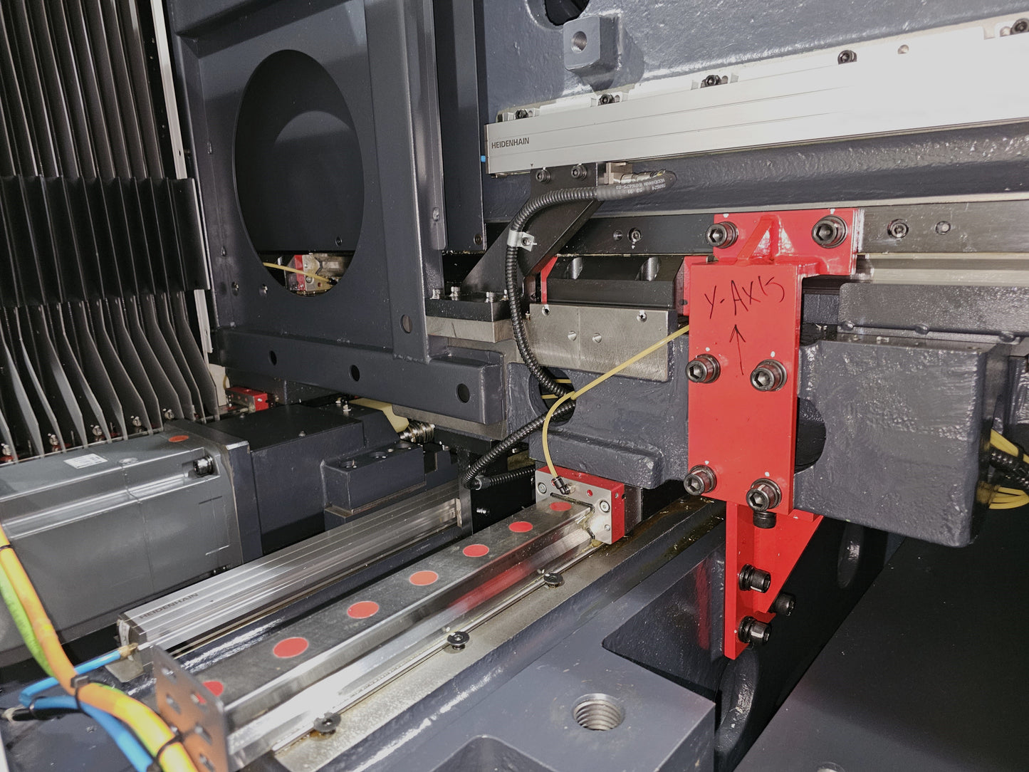 Doosan DVF 5000 - 5th Axis Vertical Machining Center - 2020 (694 Hours)